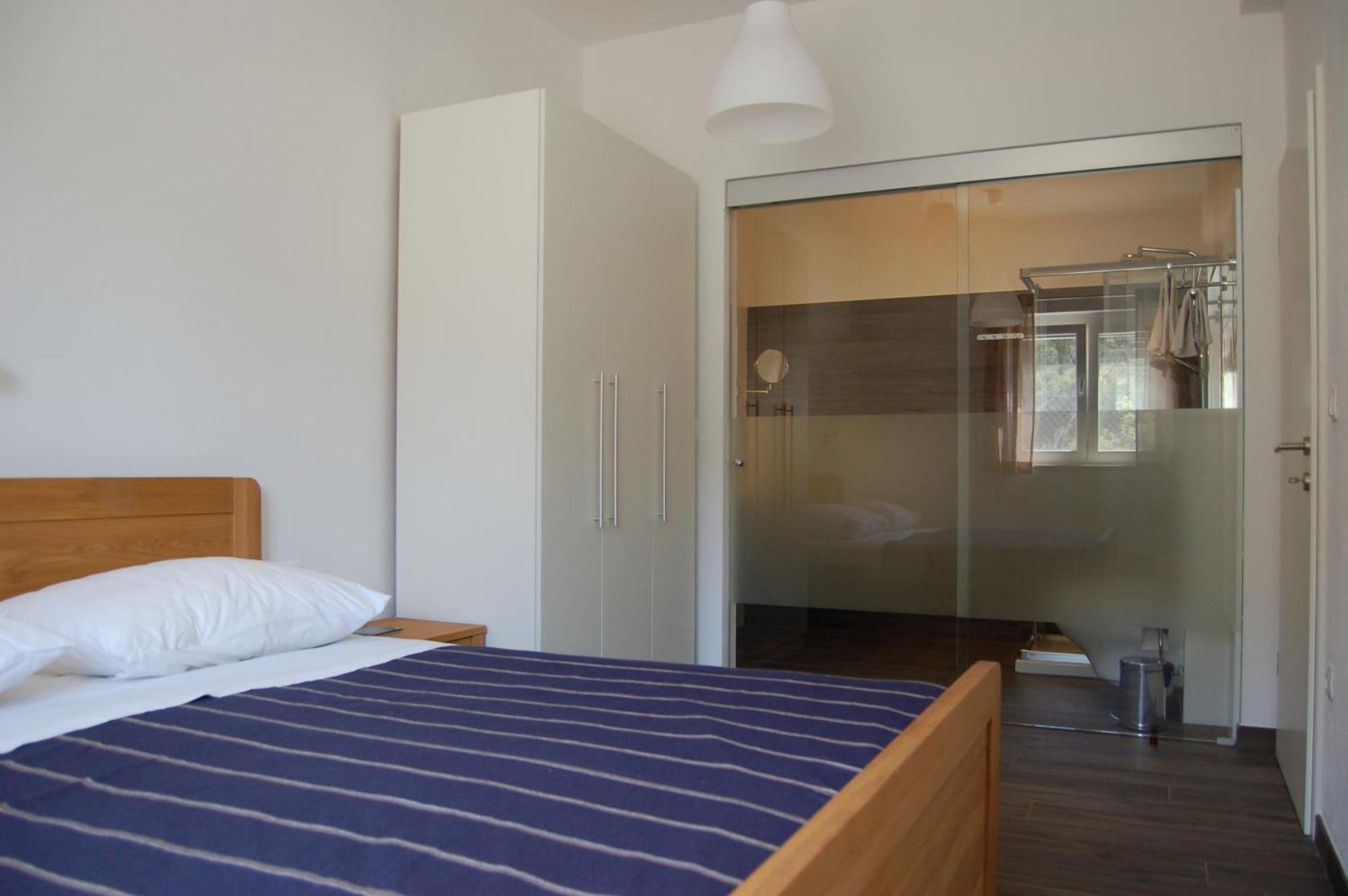 Gorgonia Suites in Verunić Esterno foto