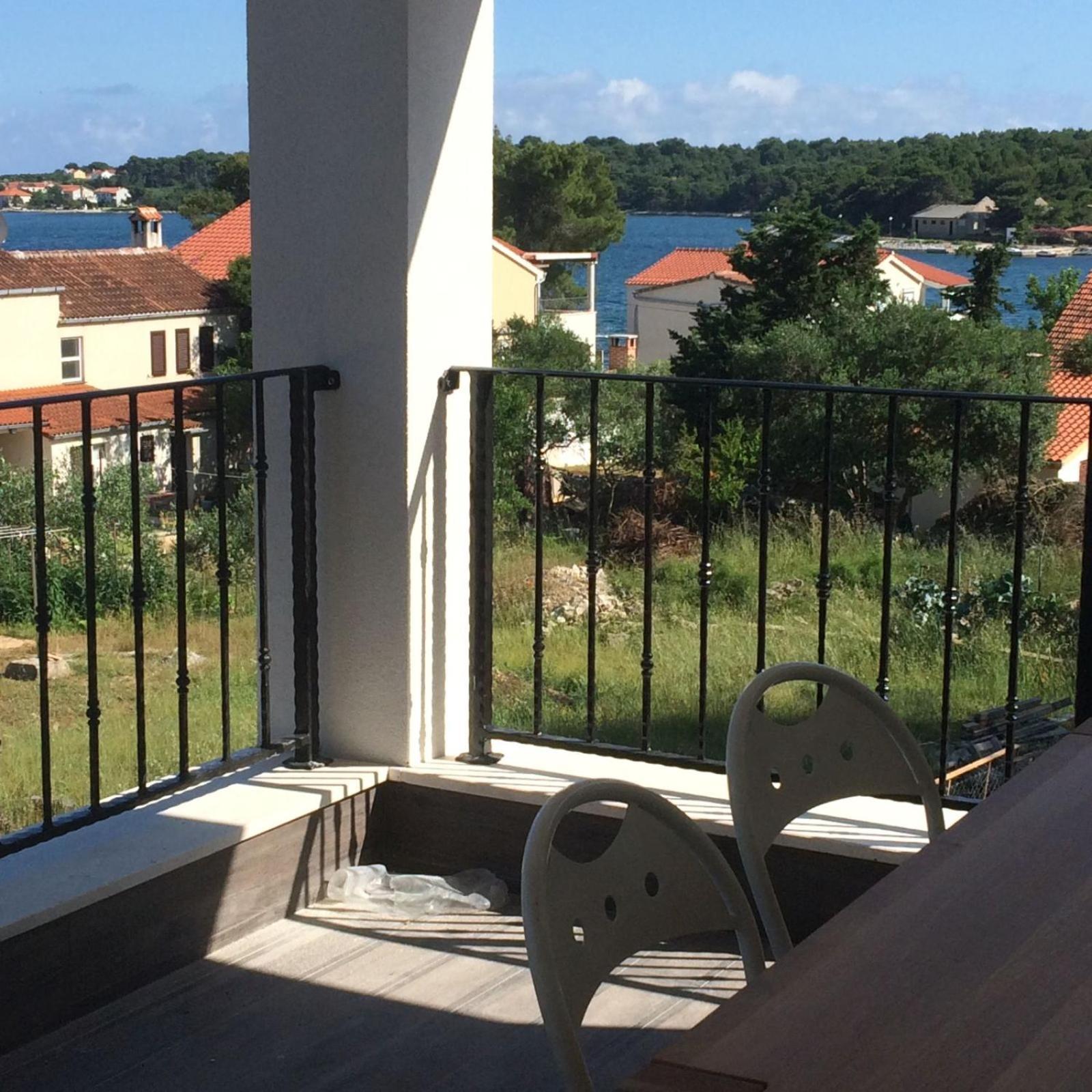 Gorgonia Suites in Verunić Esterno foto